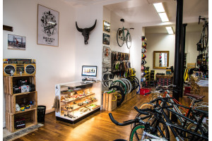 L'Hirondelle by BeastyBike - Paris Vaugirard L'Hirondelle by BeastyBike - Paris Vaugirard